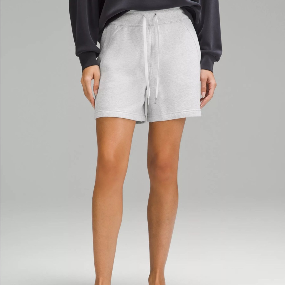 Women's Lululemon Grey Scuba High-Rise Short 5" size 6